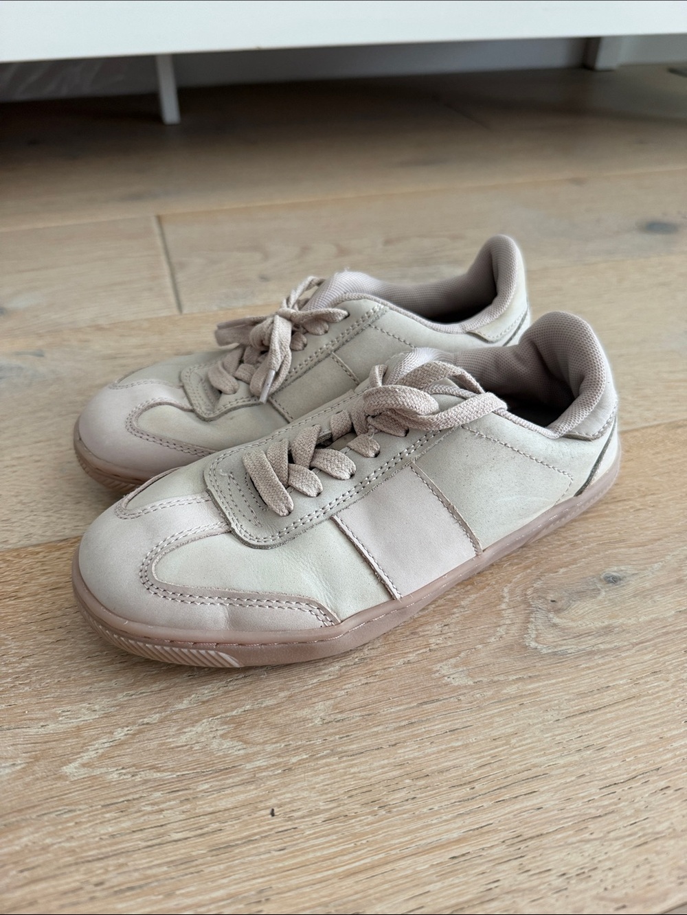 Girls Zara Casual Lace-Up Sneakers in Beige size 34